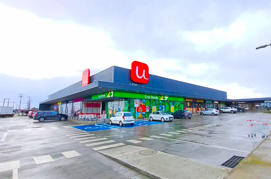 STRIP CENTER PUERTO TEPUAL